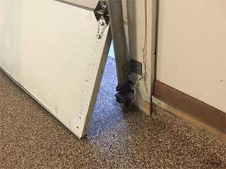 Recognize Warning Signs of Major Garage Door Problems | Garage Door Repair Dallas, GA