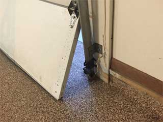Recognize Warning Signs of Major Garage Door Problems | Garage Door Repair Dallas, GA Recognize Warning Signs of Major Garage Door Problems | Garage Door Repair Dallas, GA
